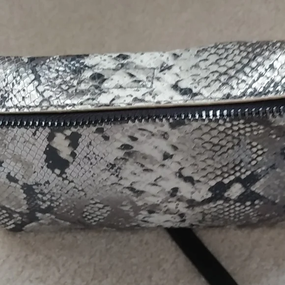 Handbag - Picture 6 of 9